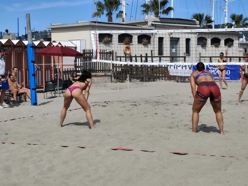 BEACH VOLLEY. Alla Spiaggia d’Oro le universitarie torinesi conquistano tutti e tre i gradini del podio