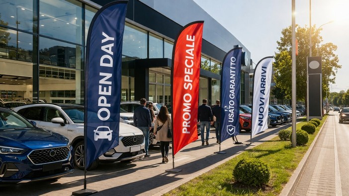 Bandiere pubblicitarie per concessionarie: come aumentare visibilità e attenzione nello showroom