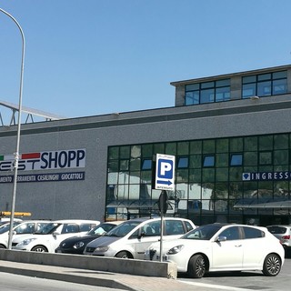 Uno degli store gestiti da imprenditori cinesi Uno degli store gestiti da imprenditori cinesi