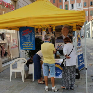 Elezioni Regionali: in piazza San Giovanni a Imperia un banchetto del candidato Antonio Bissolotti Elezioni Regionali: in piazza San Giovanni a Imperia un banchetto del candidato Antonio Bissolotti