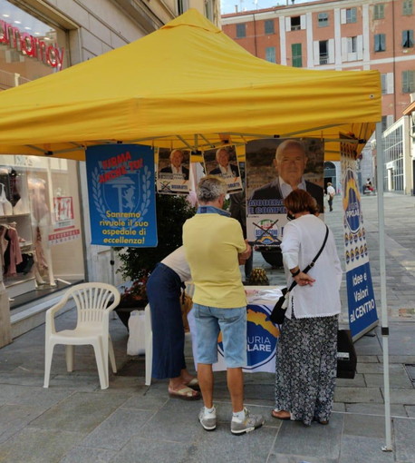 Elezioni Regionali: in piazza San Giovanni a Imperia un banchetto del candidato Antonio Bissolotti
