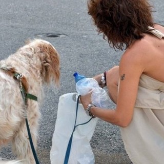 Pieve di Teco, lotta al degrado: obbligo di bottiglietta d'acqua per i padroni dei cani, scatta l'ordinanza del sindaco Alessandri