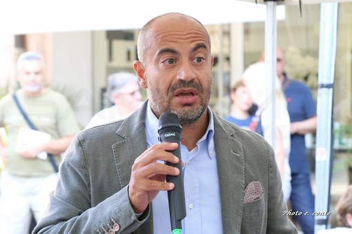 Imperia: il 2 aprile manifestazione di 'Italexit' in piazza della Vittoria, ci sarà anche Paragone Imperia: il 2 aprile manifestazione di 'Italexit' in piazza della Vittoria, ci sarà anche Paragone