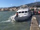 Sanremo: vento forte e mare in tempesta, yacht imbarca acqua in navigazione e rischia di affondare (Foto e Video)