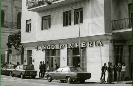 ACCADDE OGGI, 10 AGOSTO 1982. Città e correntisti con il fiato sospeso dopo il passaggio dal Banco Ambrosiano (ex Banco di Imperia) al Nuovo Banco Ambrosiano ACCADDE OGGI, 10 AGOSTO 1982. Città e correntisti con il fiato sospeso dopo il passaggio dal Banco Ambrosiano (ex Banco di Imperia) al Nuovo Banco Ambrosiano