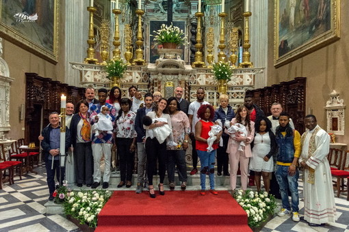 Imperia: 5 bambini, figli di rifugiati, ospiti della cooperativa Jobel battezzati nella chiesa di San Giovanni