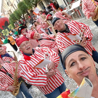 Successo della banda musicale 'Città di Diano Marina' ieri alla 57a edizione del Carnevale Dianese (Foto)
