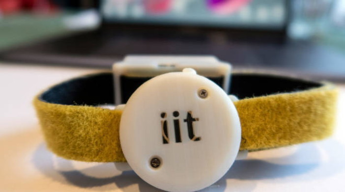 Ecco "iFeel-You" il braccialetto intelligente che si potrà indossare nella 'Fase 2' dell'emergenza Coronavirus Ecco "iFeel-You" il braccialetto intelligente che si potrà indossare nella 'Fase 2' dell'emergenza Coronavirus