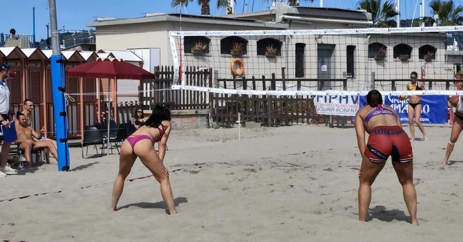 BEACH VOLLEY. Alla Spiaggia d’Oro le universitarie torinesi conquistano tutti e tre i gradini del podio