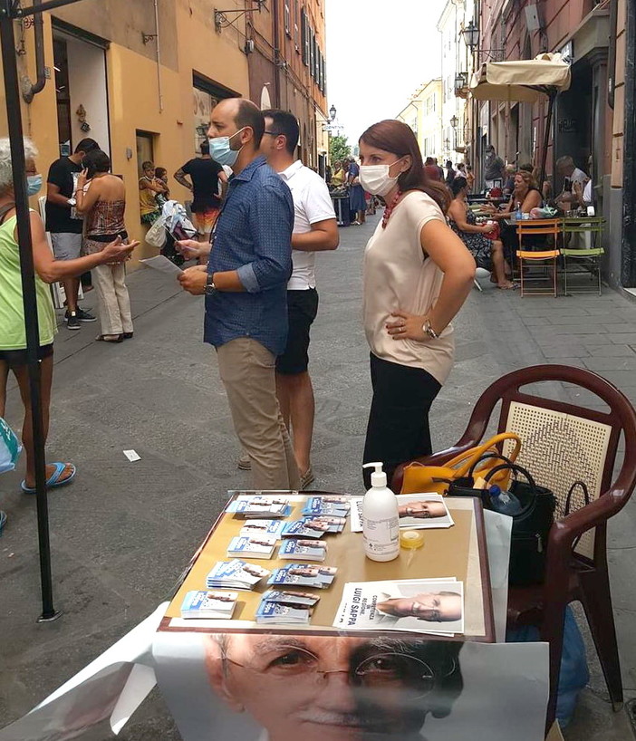 Luigi Sappa al mercato settimanale di Porto Maurizio: “Voglio essere l’anello di congiunzione fra il Ponente e la Regione”