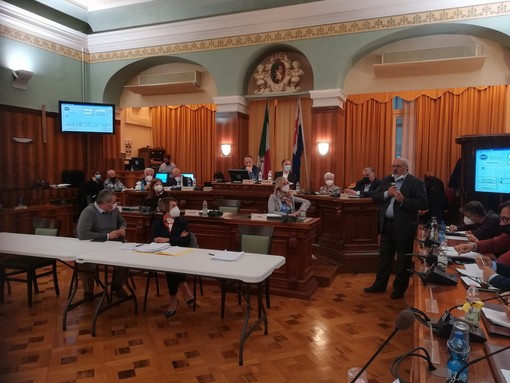 Il consiglio di Sanremo approva la pratica sulla variante per l’RT ma la subordina all’omologazione del Piano concordatario Il consiglio di Sanremo approva la pratica sulla variante per l’RT ma la subordina all’omologazione del Piano concordatario