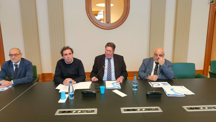 Bilancio 2022: Camera di Commercio, Lupi "Un anno intenso di lavoro a sostegno della crescita delle imprese" (Foto e Video) Bilancio 2022: Camera di Commercio, Lupi "Un anno intenso di lavoro a sostegno della crescita delle imprese" (Foto e Video)