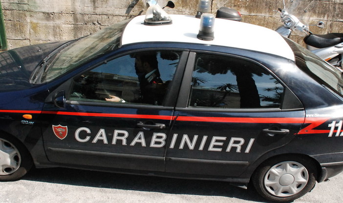 San Bartolomeo al Mare: anziano litiga con la moglie e minaccia il suicidio: salvato dai Carabinieri mentre aveva già la pistola puntata alla testa San Bartolomeo al Mare: anziano litiga con la moglie e minaccia il suicidio: salvato dai Carabinieri mentre aveva già la pistola puntata alla testa