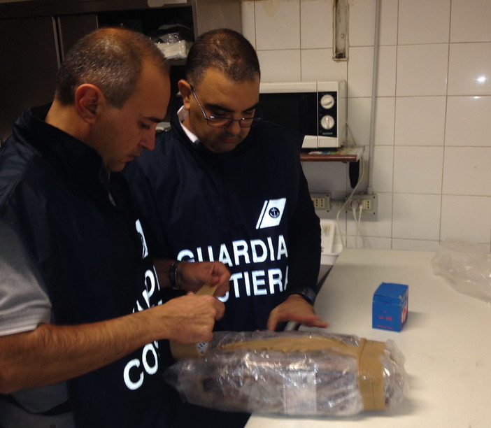 Vasta operazione della Guardia Costiera sulla filiera ittica nella nostra provincia: molte le multe Vasta operazione della Guardia Costiera sulla filiera ittica nella nostra provincia: molte le multe