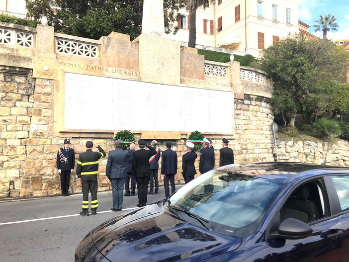 Imperia: commemorazione dei Defunti, cerimonia ai cimiteri di Oneglia e Porto Maurizio (Foto) Imperia: commemorazione dei Defunti, cerimonia ai cimiteri di Oneglia e Porto Maurizio (Foto)