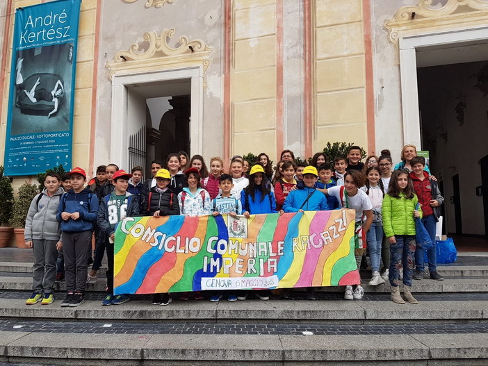 I giovani imperiesi del Consiglio Comunale dei Ragazzi ieri agli 'Stati Generali' di Genova (Foto)