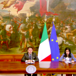 Scuola, ufficiali le linee guida per la ripartenza: si torna in aula il 14 settembre, fondi statali per sicurezza, lavori, assunzioni e aumento di stipendio per gli insegnanti