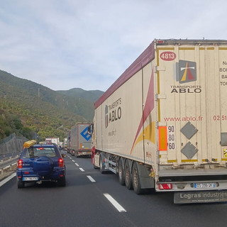 Incidente sulla A10, un ferito e coda in direzione Genova