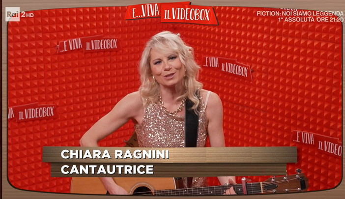 Chiara Ragnini su RaiDue a 'E Viva il VideoBox': la cantautrice ligure è andata in onda ospite subito dopo Fiorello