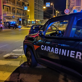 Imperia: aggredisce i Carabinieri che stavano sedando una rissa, 27enne arrestato dai militari Imperia: aggredisce i Carabinieri che stavano sedando una rissa, 27enne arrestato dai militari