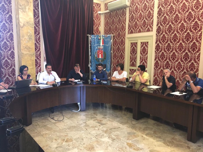 San Bartolomeo al Mare: dopo la mancanza del numero legale torna lunedì prossimo il Consiglio comunale San Bartolomeo al Mare: dopo la mancanza del numero legale torna lunedì prossimo il Consiglio comunale