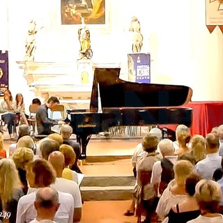 Cervo: grande successo ieri all'Oratorio di Santa Caterina per il concerto al piano di Andrea Bacchetti (Foto e Video)
