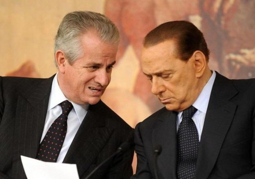 Morte di Silvio Berlusconi, Scajola in lacrime: "Se ne va un perseguitato, mancherà" (Video)