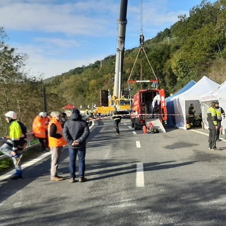 Nuovi movimenti sopra la A6 Savona-Torino ad Altare: autostrada chiusa per 10 minuti alle 14 Nuovi movimenti sopra la A6 Savona-Torino ad Altare: autostrada chiusa per 10 minuti alle 14