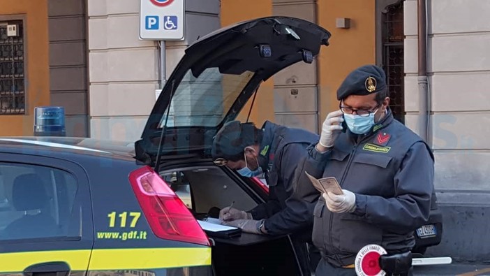 Emergenza Coronavirus : controlli della Guardia di Finanza a Imperia, le verifiche per accertare il rispetto delle restrizioni in vigore (Foto)