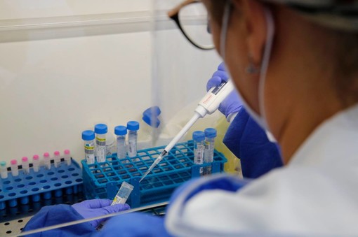 Coronavirus: torna a calare il rapporto positivi-tamponi (7,61%), 30 morti in Liguria ma calano i ricoverati