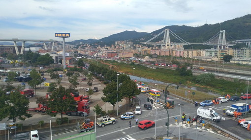 Le immagini dalla zona del crollo