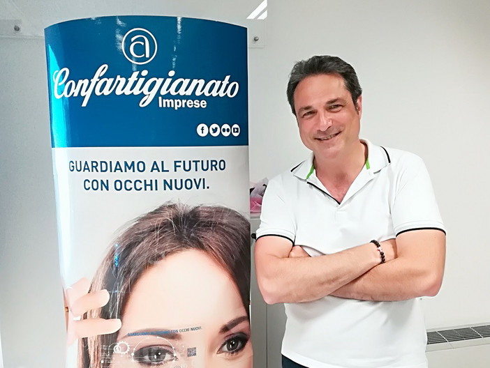 Cesare Borghi è il nuovo presidente provinciale degli acconciatori della Confartigianato di Imperia Cesare Borghi è il nuovo presidente provinciale degli acconciatori della Confartigianato di Imperia