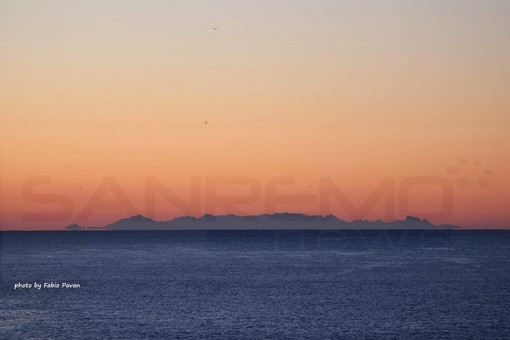 Con il freddo ed il cielo terso questa mattina la Corsica era visibile dalla nostra provincia