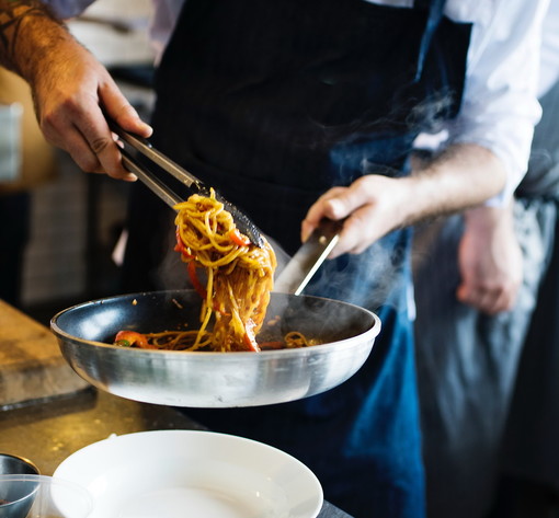 Imperia: noto ristorante del capoluogo cerca cuoco o aiuto cuoco da inserire nello staff