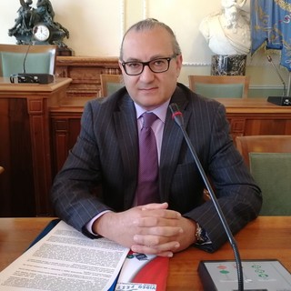 Delfino scaricato dal Festival teatrale di Borgio Verezzi, la solidarietà di Fiorenzo Runco Delfino scaricato dal Festival teatrale di Borgio Verezzi, la solidarietà di Fiorenzo Runco