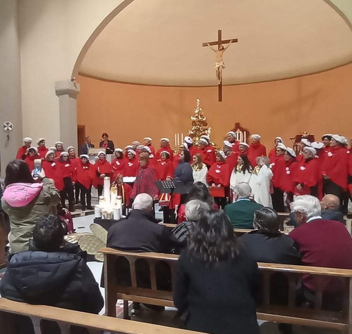 Aurigo, alla chiesa di Poggialto il concerto del gruppo 'Coro con Claudia' Aurigo, alla chiesa di Poggialto il concerto del gruppo 'Coro con Claudia'