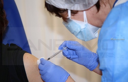 Vaccini in Liguria: da venerdì scorso più di 14mila prenotati: a Ferragosto 'open day' a Taggia