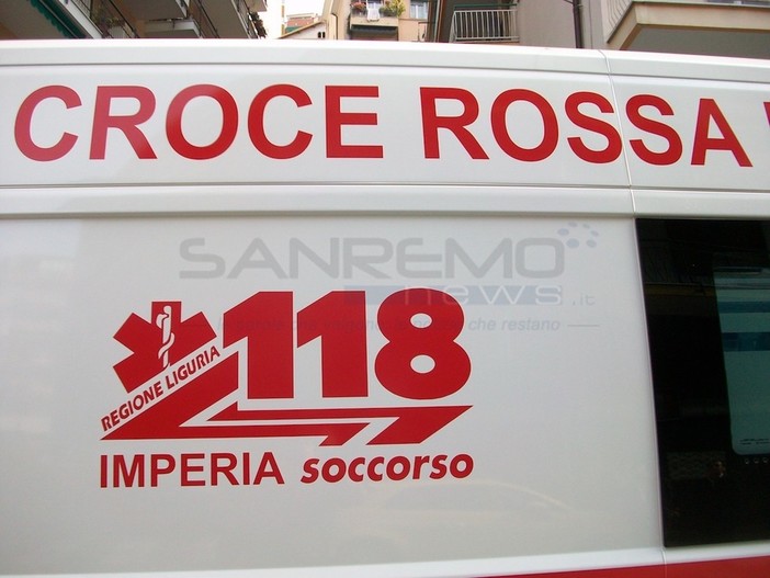 San Lorenzo al Mare, scontro auto-moto sulla via Aurelia: ferite due persone