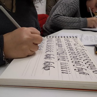 Imperia: domani un nuovo workshop sulla calligrafia da 'SibillaviaXX' con Barbara Calzolari Imperia: domani un nuovo workshop sulla calligrafia da 'SibillaviaXX' con Barbara Calzolari