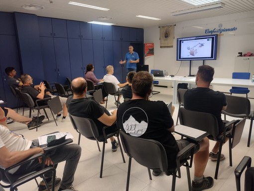 Grande affluenza al corso ‘D10c diagnosi climatizzazione elettronica’ organizzato dalla Confartigianato Grande affluenza al corso ‘D10c diagnosi climatizzazione elettronica’ organizzato dalla Confartigianato