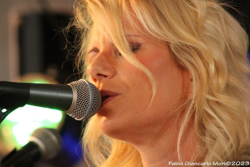 La cantautrice di Lingueglietta Chiara Ragnini premiata a Genova al premio d’arte 'Quelli Che Roy' La cantautrice di Lingueglietta Chiara Ragnini premiata a Genova al premio d’arte 'Quelli Che Roy'