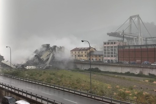Genova: ore 11.50 di martedì scorso, ecco le prime telefonate al 112 dopo il crollo del ponte sul Polcevera (Audio) Genova: ore 11.50 di martedì scorso, ecco le prime telefonate al 112 dopo il crollo del ponte sul Polcevera (Audio)