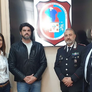 La Confcommercio consegna una televisione al Comando Provinciale dei Carabinieri