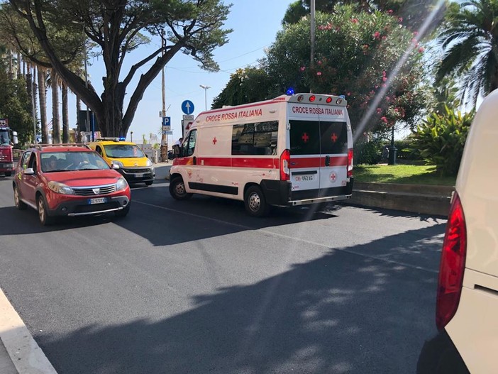 Diano Marina: pedone 55enne investito sull'Aurelia, trasportato in ospedale al Santa Corona Diano Marina: pedone 55enne investito sull'Aurelia, trasportato in ospedale al Santa Corona