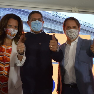 Regionali, Toti esulta e guarda già al futuro: "Ha funzionato l'equilibrio della coalizione. Lungo l'elenco di ciò che dobbiamo fare" (Foto e Video) Regionali, Toti esulta e guarda già al futuro: "Ha funzionato l'equilibrio della coalizione. Lungo l'elenco di ciò che dobbiamo fare" (Foto e Video)