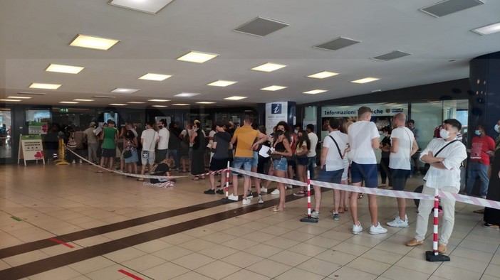 'Open night and day': prosegue la campagna vaccinale, stasera al Palafiori di Sanremo e domani al Palasalute di Imperia 'Open night and day': prosegue la campagna vaccinale, stasera al Palafiori di Sanremo e domani al Palasalute di Imperia