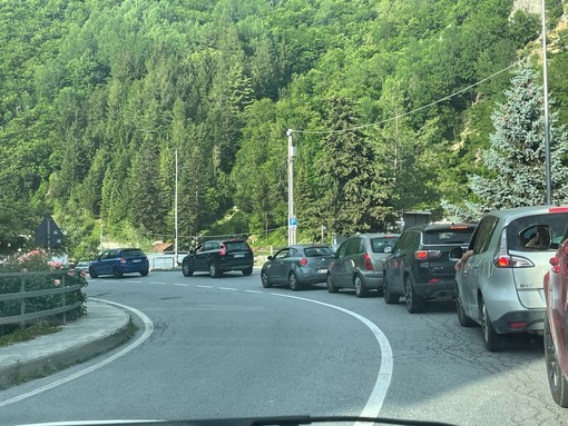 Traffico, sarà un weekend da bollino rosso sul Colle di Nava Traffico, sarà un weekend da bollino rosso sul Colle di Nava