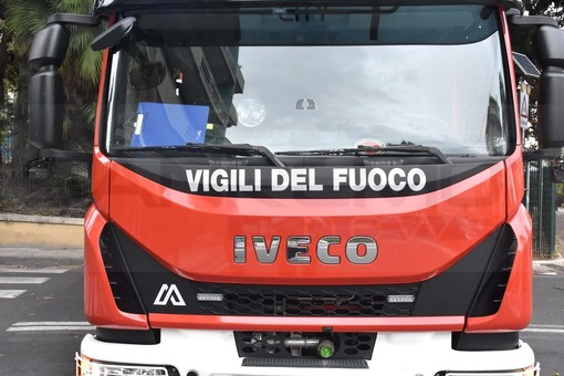 Imperia: cade un palo dell'Enel in strada Ciosa, Vigili del Fuoco al lavoro per metterlo in sicurezza