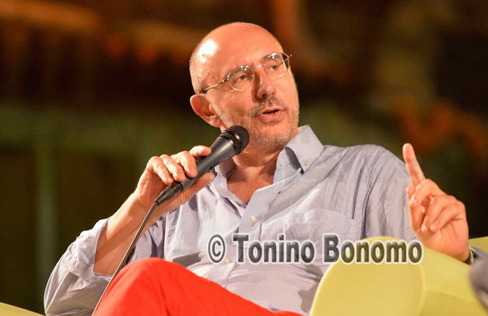 Imperia: venerdì prossimo torna 'Sorseggi d'Autore' con la presentazione del libro di Bruno Morchio Imperia: venerdì prossimo torna 'Sorseggi d'Autore' con la presentazione del libro di Bruno Morchio