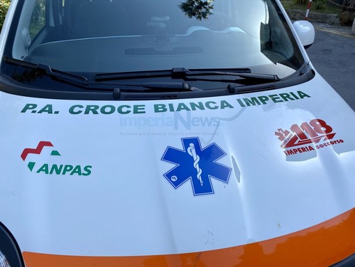 Imperia: furgone tampona auto che travolge una donna, tre feriti sul lungomare Vespucci Imperia: furgone tampona auto che travolge una donna, tre feriti sul lungomare Vespucci